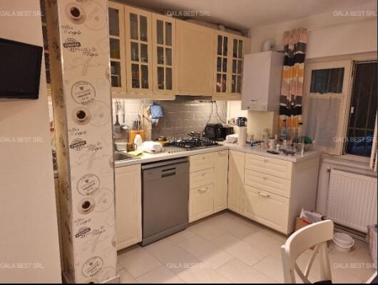 Aviatiei, apartament 4 camere, parter, centrala proprie, loc parcare