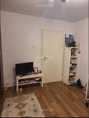 Aviatiei, apartament 4 camere, parter, centrala proprie, loc parcare